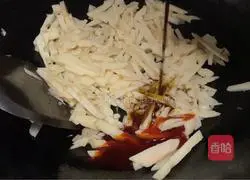 Illustration of how to make spicy shredded lotus root 8