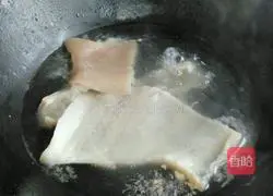 Illustration of how to make crystal meat jelly 1