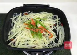 Illustration of how to make spicy and sour potato shreds 8