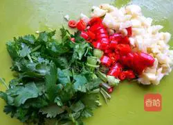 Illustration of how to make cold fungus, yuba and cucumber 6