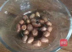 Illustration of how to make peanuts with spinach stems 6