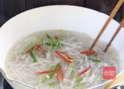 Illustration of how to make green stir-fried lotus root 4