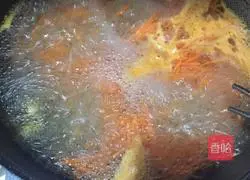 Illustration of how to mix dry silk with soy sauce 9