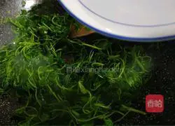 Illustration of how to stir-fry grass heads 7