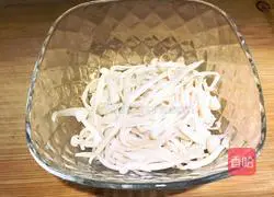 Illustration of how to make shredded seafood mushrooms 4