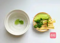 Illustration of how to make cold snow swallow spicy jelly 1