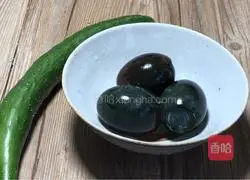 Illustration of how to make cucumber peeled egg flowers 1