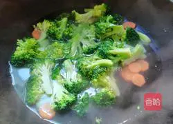 Illustration of how to stir-fry carrots with broccoli 9