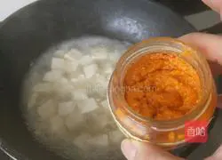 Illustration of how to make crab powder tofu 3