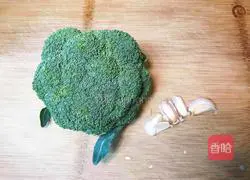 Illustration of how to make garlic broccoli 1