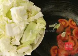 Illustration of how to stir-fry tomatoes with lotus white 6