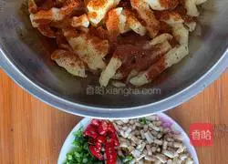 Illustration of how to make wolf tooth potatoes 3