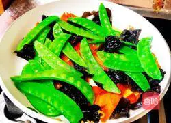 Illustration of how to make fried snow fungus with snow peas 7