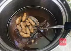 Illustration of how to make braised peanuts 5