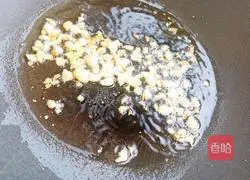 Illustration of how to stir-fry mung bean sprouts 9