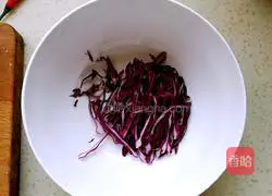 Illustration of how to make cold bitter chrysanthemum 2