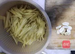 Illustration of how to make stir-fried shredded potatoes 2