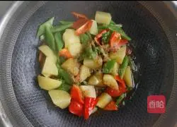 Spicy Illustration of how to make fried kidney beans and potato cubes 9