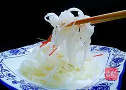 Illustration of how to make shredded radish with scallion oil 11
