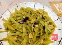 Illustration of how to make stir-fried green bamboo shoots 5