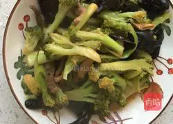 Illustration of how to make stir-fried shredded pork with broccoli 11