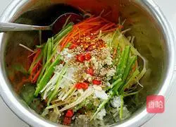 Illustration of how to make cold and spicy potato shreds 7