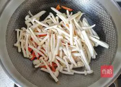 Illustration of how to cook white jade mushrooms 6