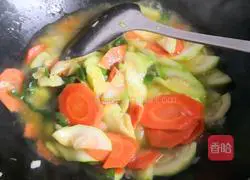 Illustration of how to make carrots fall in love with zucchini 5