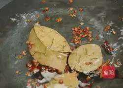 Perilla lemon pickled pepper chicken feet have a unique taste and are sour and spicy.Practice illustration 5