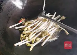 Illustration of how to make peanut sprouts in oyster sauce 4