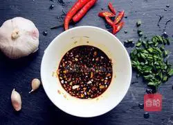 Illustration of how to mix eggplant with garlic 3