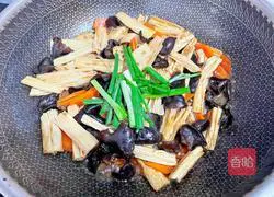 Illustration of how to cook yuba and fungus 11