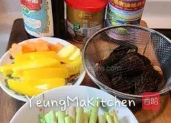 Illustration of how to make fried morels for beauty and blemishes 1