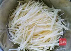 Illustration of how to make vinegar potato shreds 3