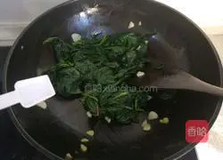Illustration of how to make garlic sweet potato leaves 8