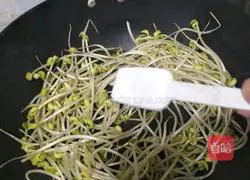 Illustration of how to make spicy bean sprouts 7