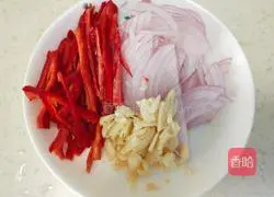 Illustration of how to make stir-fried dried leeks 5