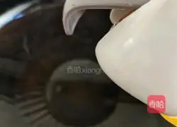 Illustration of how to stir-fry mung bean sprouts in vinegar 5