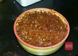 Illustration of how to make spicy oil 7