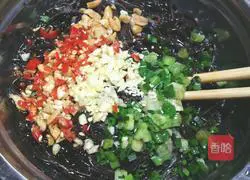 Illustration of how to make cold fern root powder 5