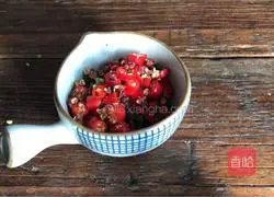 Illustration of how to make spicy cowpea twists 3