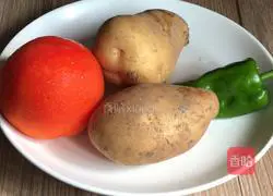 Illustration of how to make fried tomato shredded potatoes 1