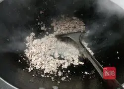 An illustration of how ants climb a tree 6