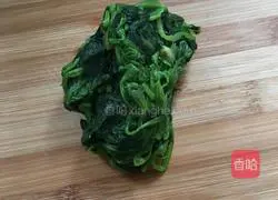 Illustration of how to make cold peanuts and spinach 6