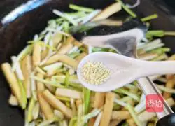 Illustration of how to make fried tofu with garlic 9
