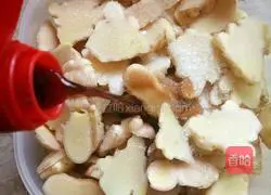 Vinegar Illustration of how to make Paozi Ginger 6