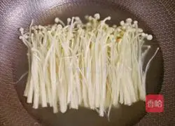 The enoki mushrooms are mixed and dried Illustration of making shredded tofu and carrots 3