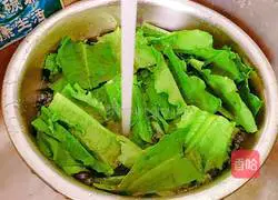 Illustration of how to make stir-fried lettuce 4