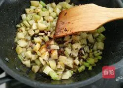 Illustration of how to cook potatoes with olives and vegetables 9