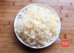 Illustration of how to make cold white fungus 3